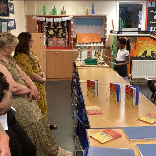 LeeRaftery-HeadofRoyalLibertySchoolRomfordvisitingDHtour2023-07-06113325AM1)